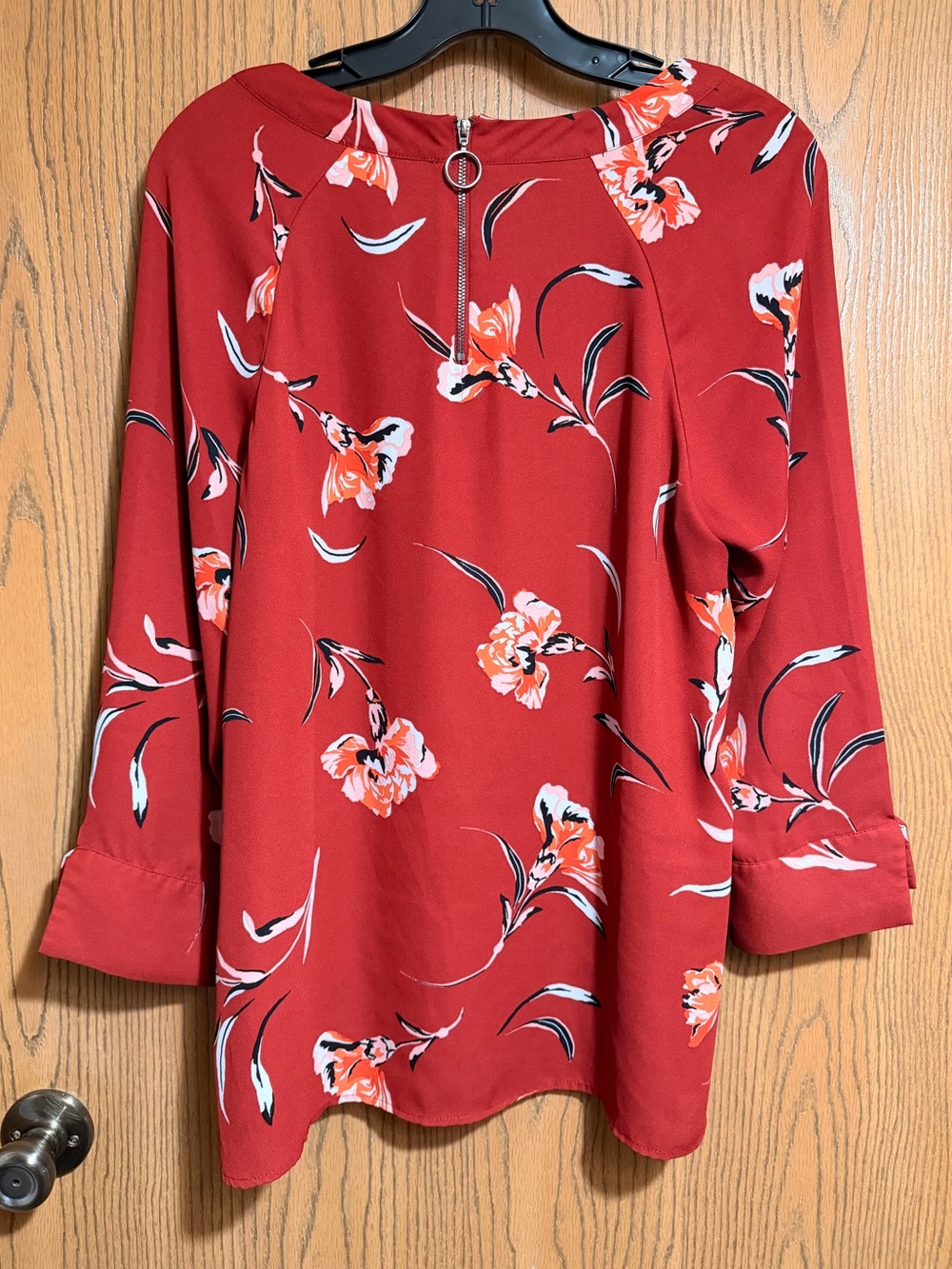 EUC Daniel Rainn Blouse in Red Floral with Boat Neck and 3/4 Sleeves - Picture 4 of 4